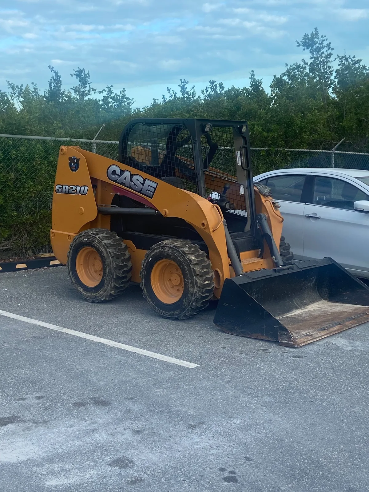 Compact skid steer loader